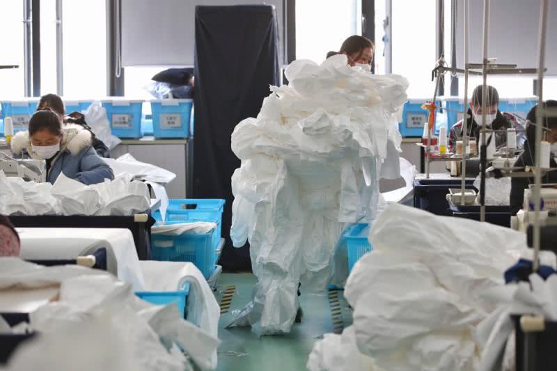 誠格醫用防護服產能正在逐步上升，短期目標是每天生產9000件