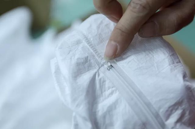 防護(hù)服緊缺？這家僅用了5天時(shí)間轉(zhuǎn)產(chǎn)防護(hù)服，日產(chǎn)量已達(dá)9000件