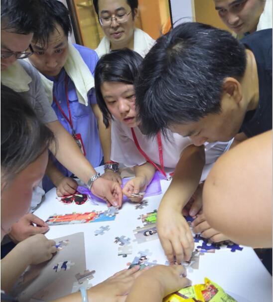 （拼圖闖關游戲）這是一個智力與體力并存的活動！